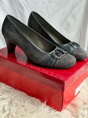 AEROSOLES Charcoal Gray Suede Mid Heel Pumps with Buckle Detail